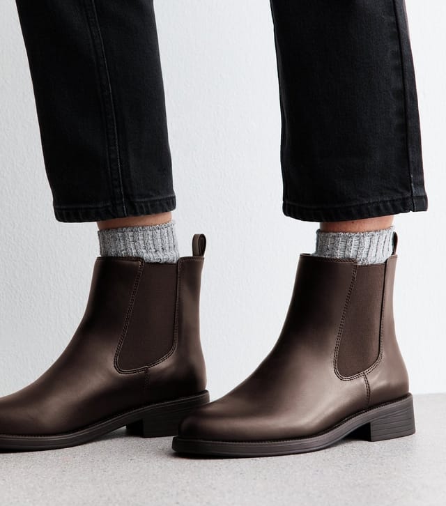 New Look Women's Wide Fit Brown Faux Leather Chelsea Flat Ankle Boots Vegan New Look - 2