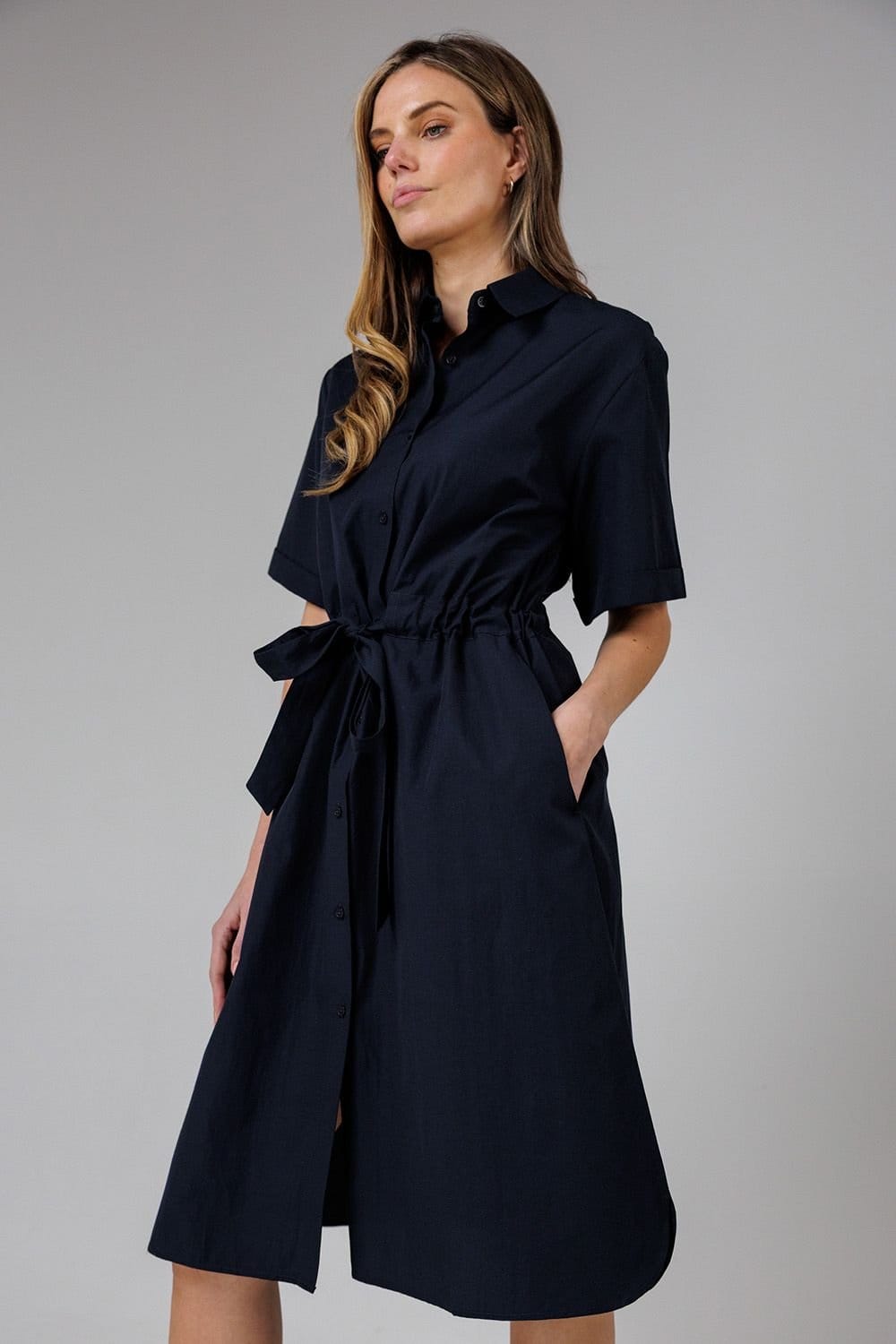French Connection French Connection Women's Cotton Blend Short Sleeve Tie Waist Poplin Midi Shirt Dress in Navy - 4