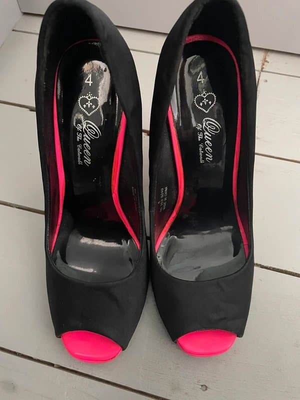 New Look Neon pink & black shoes size 4