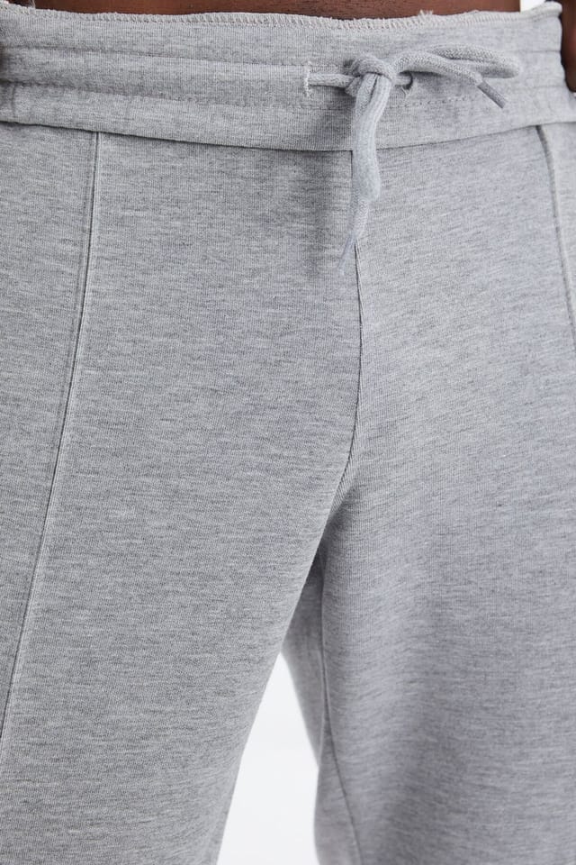Tommy Life Tommy Life Men's Regular-Fit 3-Thread Fleece Sweatpants in Dark Grey - 2