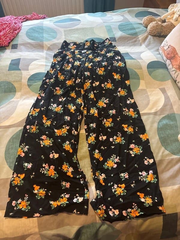 New Look Black floral trousers size 10