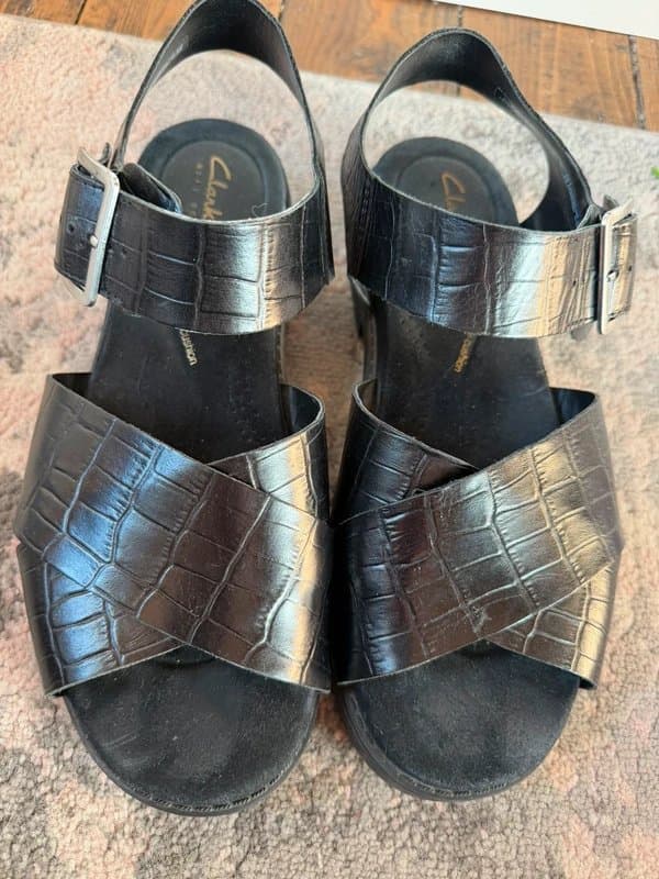 Clarks Black leather Clarks chunky sole sandals. Size 7 e