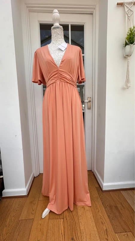 Retro & Icone Coral V neckline open back flowing maxi dress