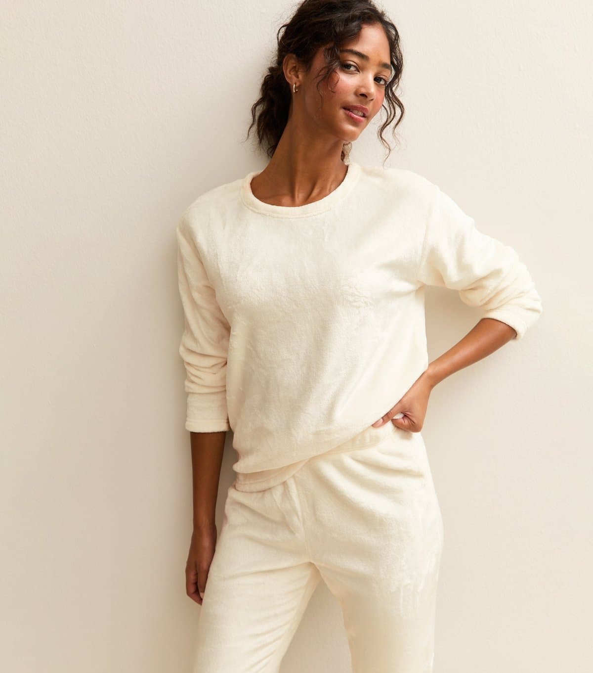 New Look Women's Off White Fluffy Relaxed Sweatshirt New Look