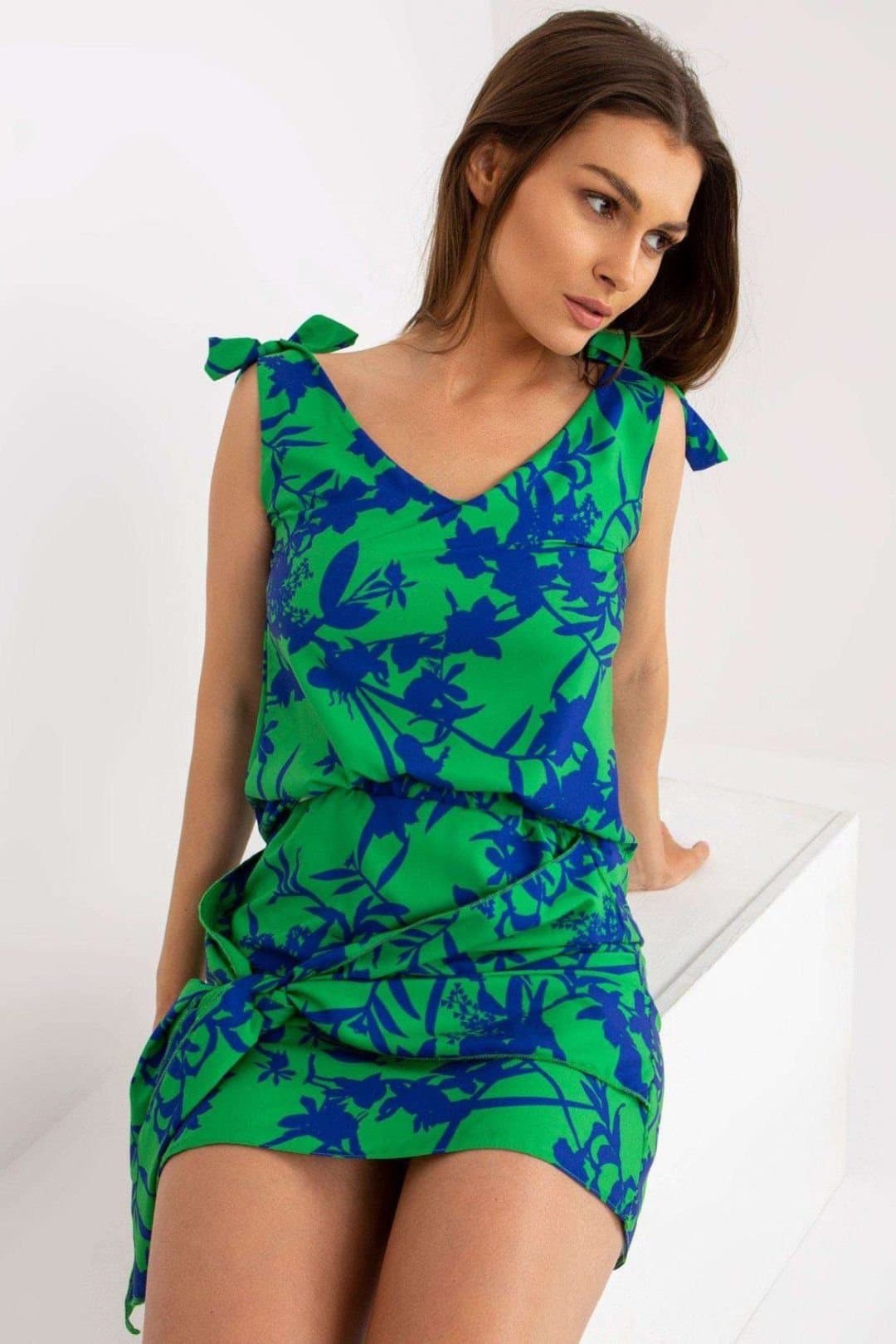 Love Lace Love Lace Women's Heart Neck Straight Cut Tie Strap Top in Green