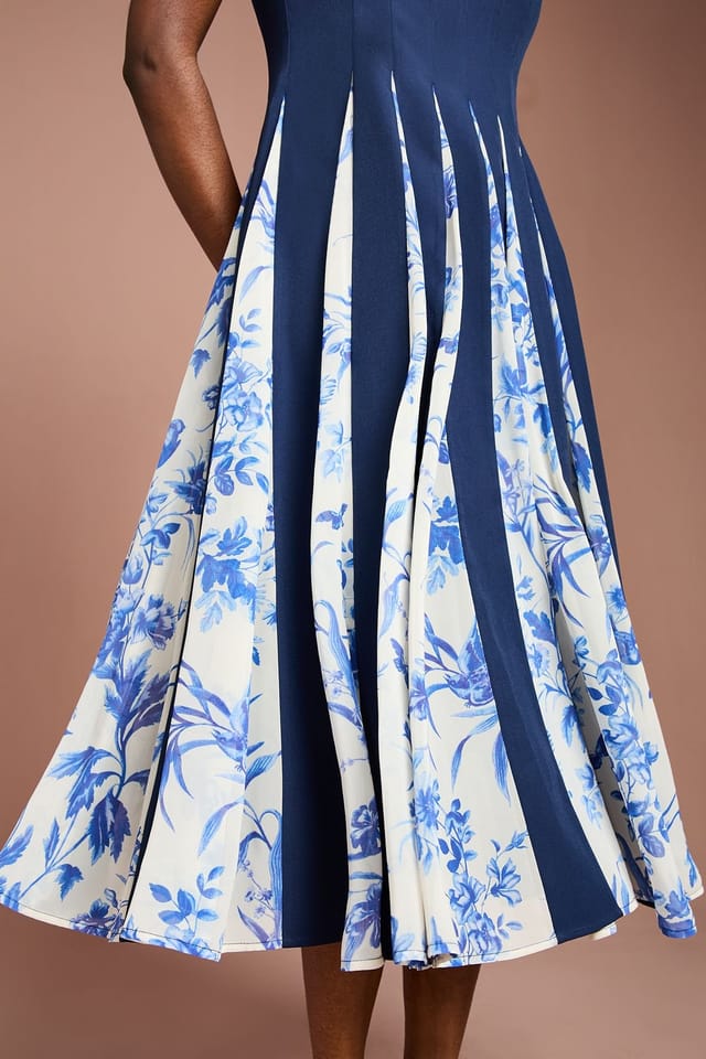 Coast Coast Women's Printed Godet Crepe Midi Dress in Navy - 2