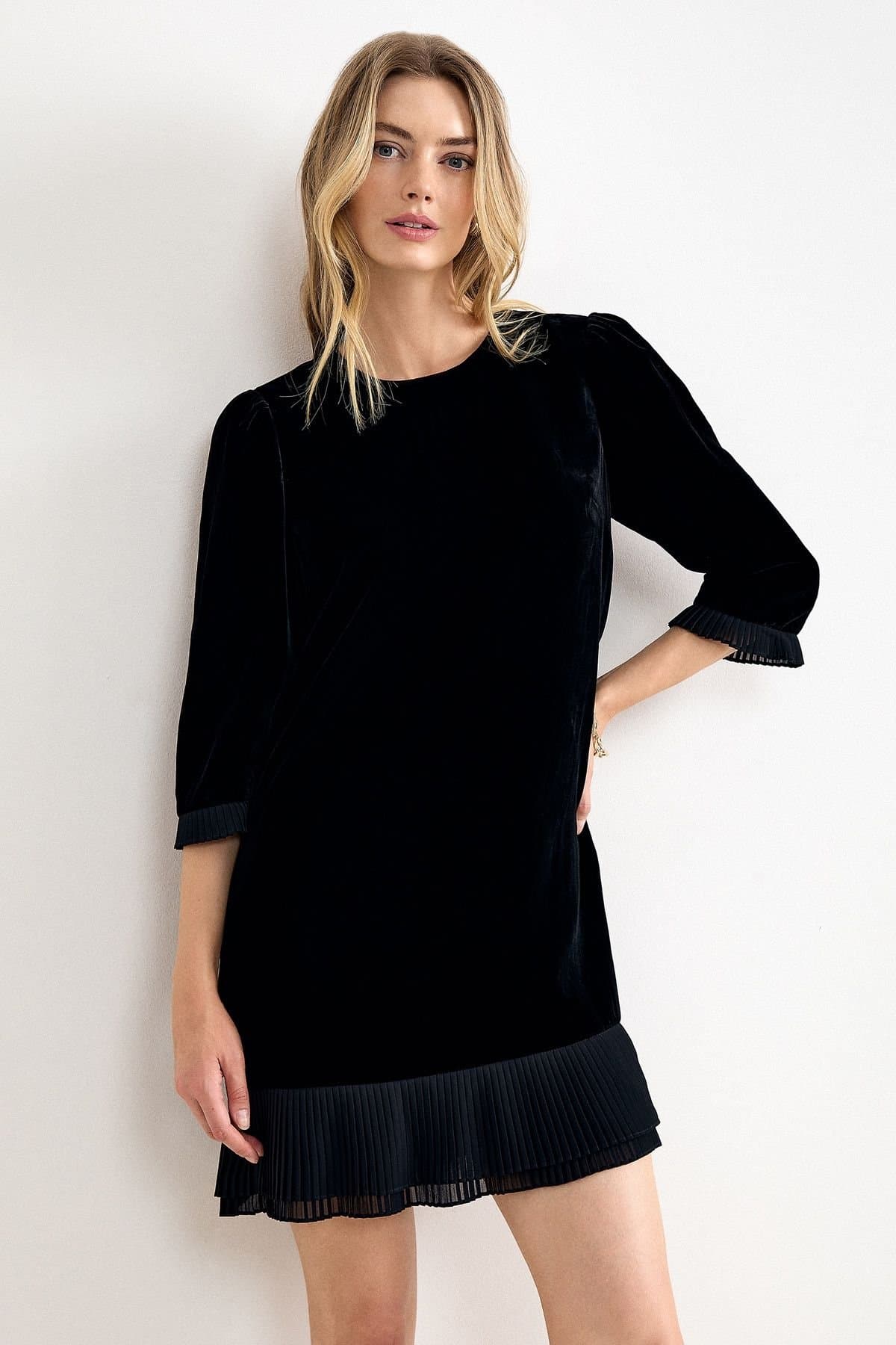 Phase Eight Phase Eight Women's Elysia Velvet Dress in Black