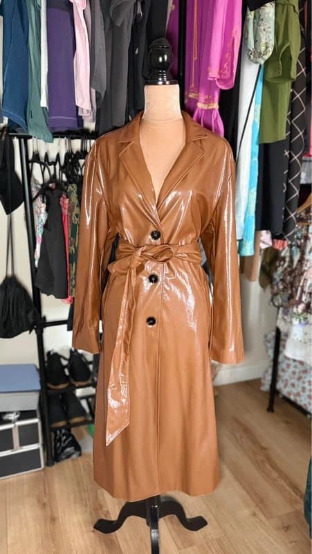 River Island River Island Studios Vinyl PU Belted Trench Coat – Brown – UK L – RRP £79