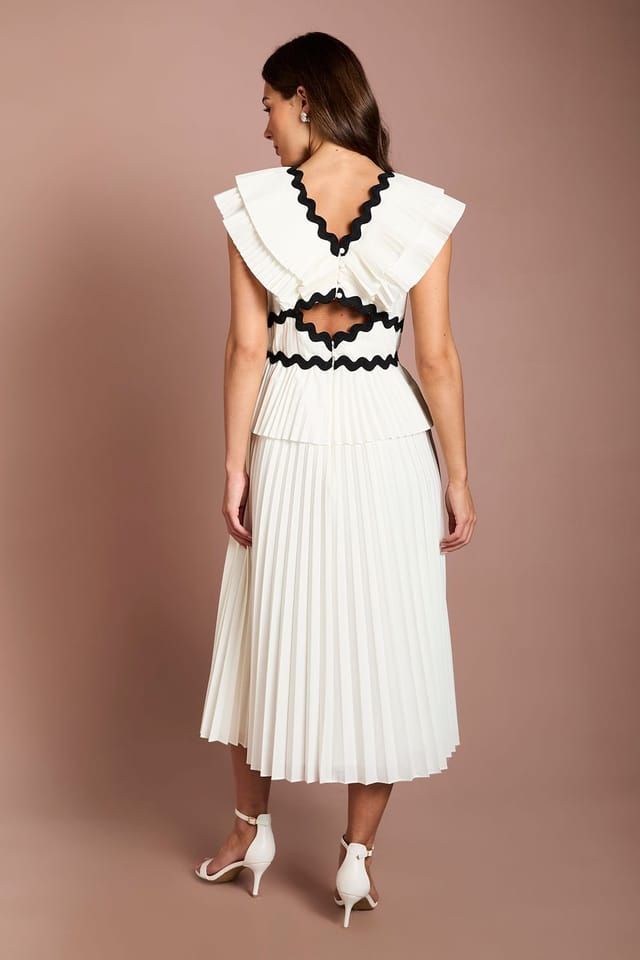 Coast Coast Women's Pleated Cotton Detail Ruffle Shoulder Midi Dress in Ivory - 3