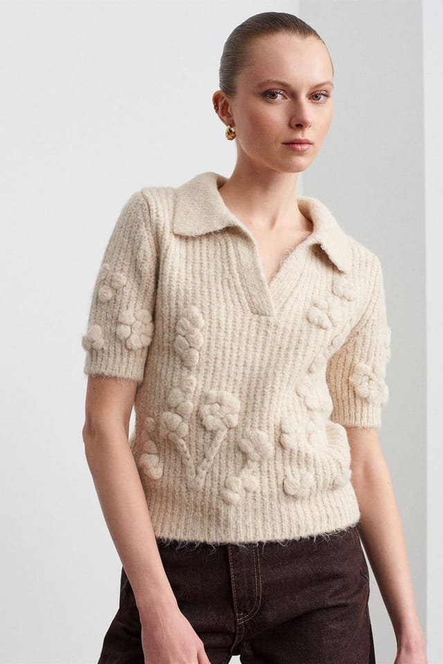 Dilvin Dilvin Women's Textured Ribbed Polo-collar Sweater in Cream - 2