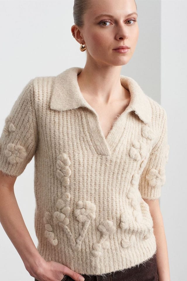 Dilvin Dilvin Women's Textured Ribbed Polo-collar Sweater in Cream - 3