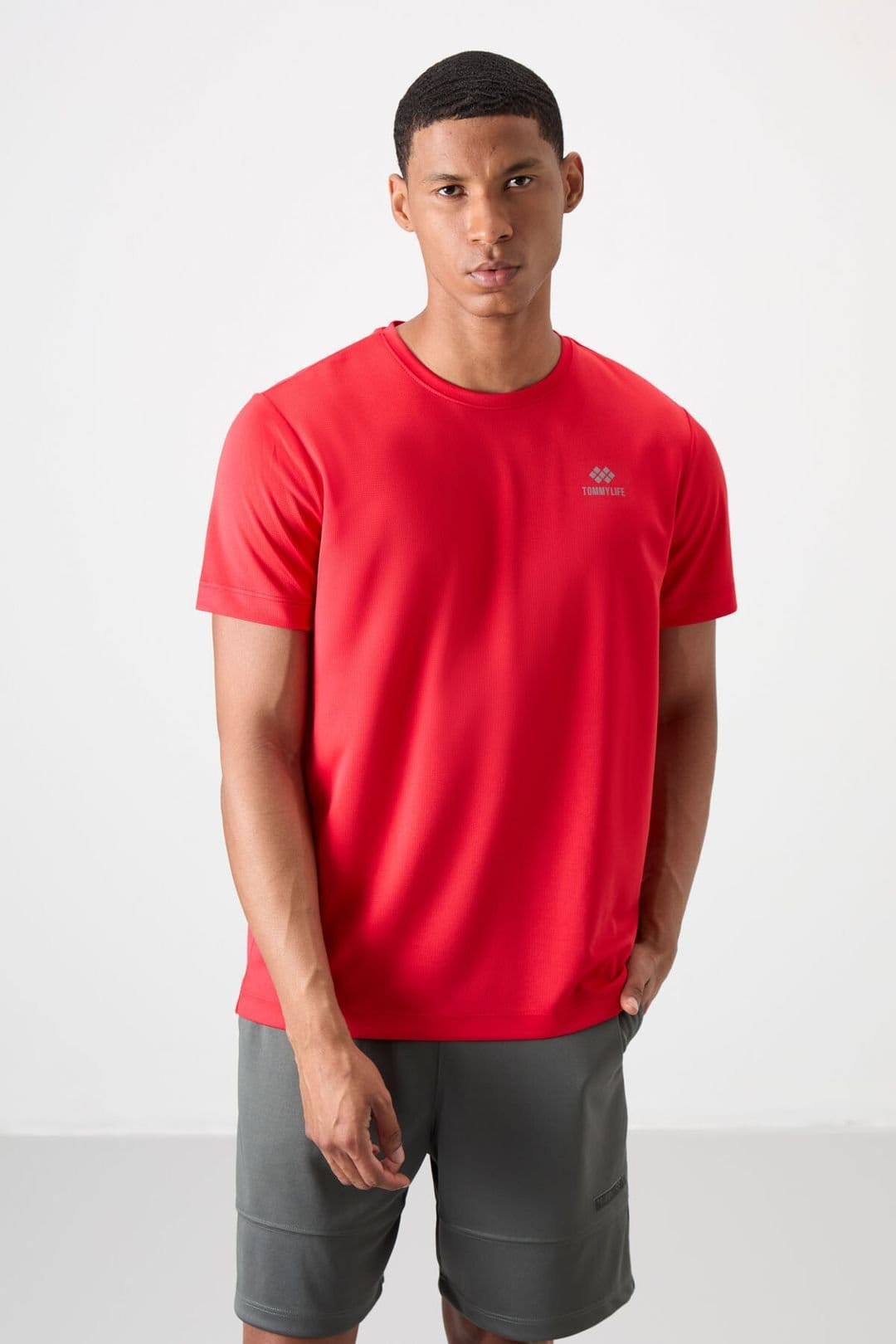 Tommy Life Tommy Life Men's Logo Print Crew Neck T-Shirt in Red - 4