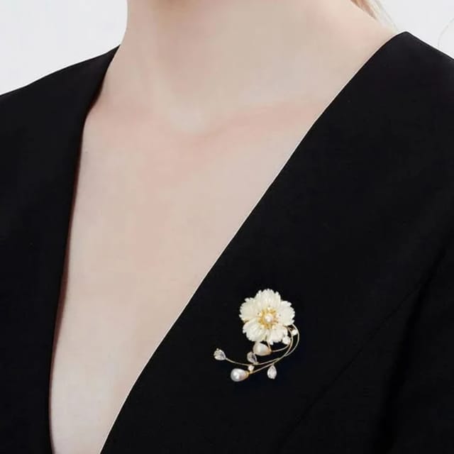 Angel Barocco Angel Barocco Women's Mother Shell Floral Pearl Brooch - 2