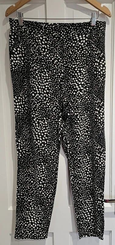 Star By Julien Macdonald Star Julien McDonald Black & White Print Trousers Size 14 – 28” Inside Leg