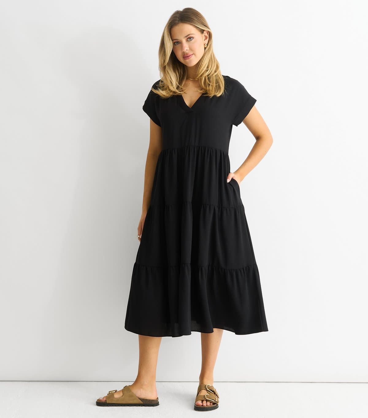 Gini London Women's Black Tiered Midi Smock Dress Gini London New Look