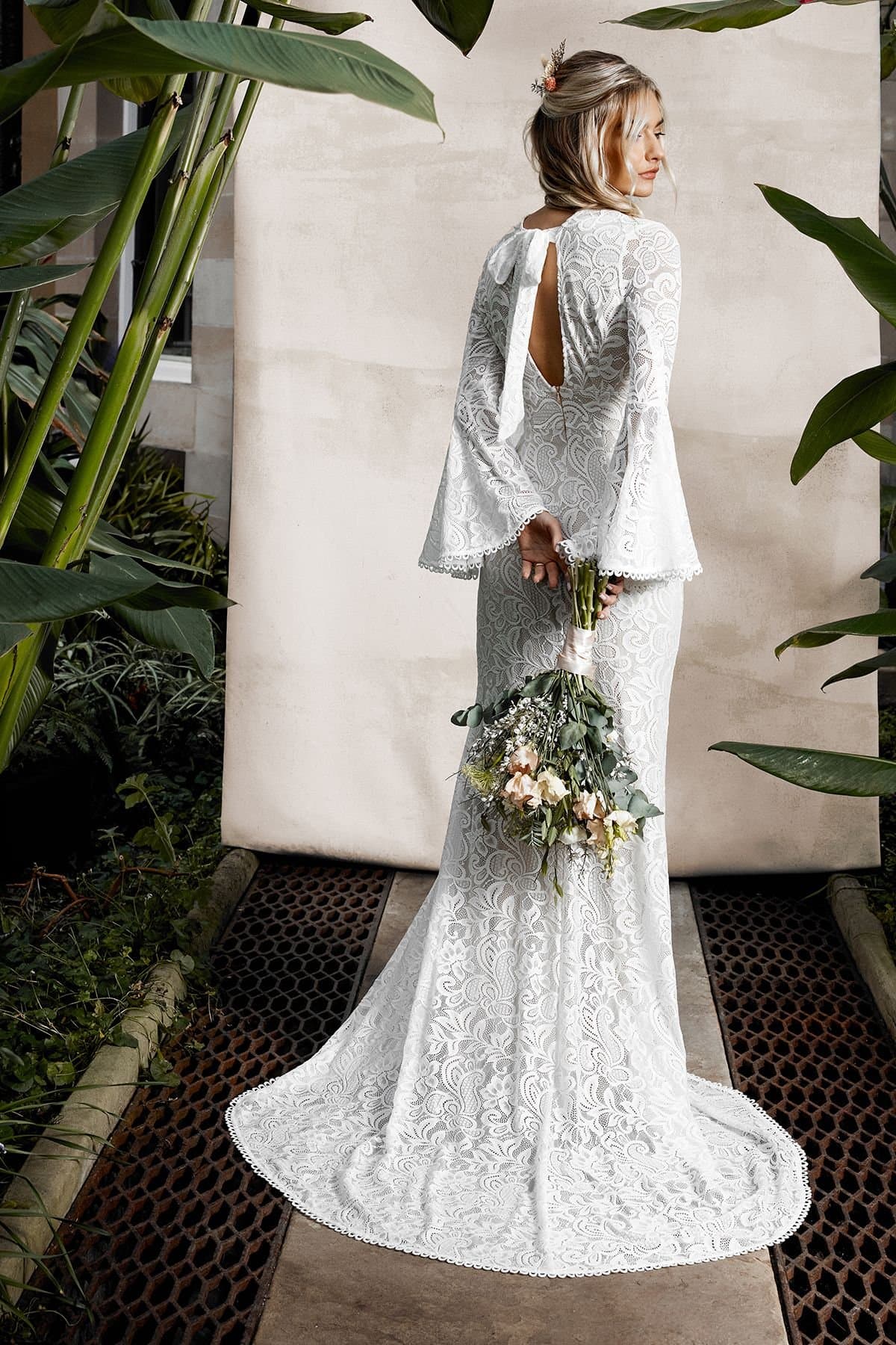 Oasis Oasis Women's Flare Sleeve Boho Stretch Lace Fishtail Wedding Dress in Ivory