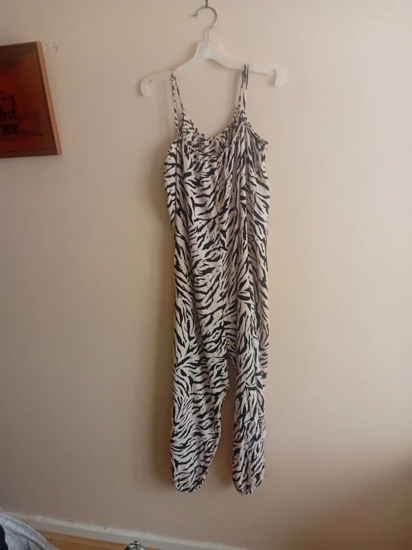 New Look New look ladies sleeveless jumpsuit playsuit size 10