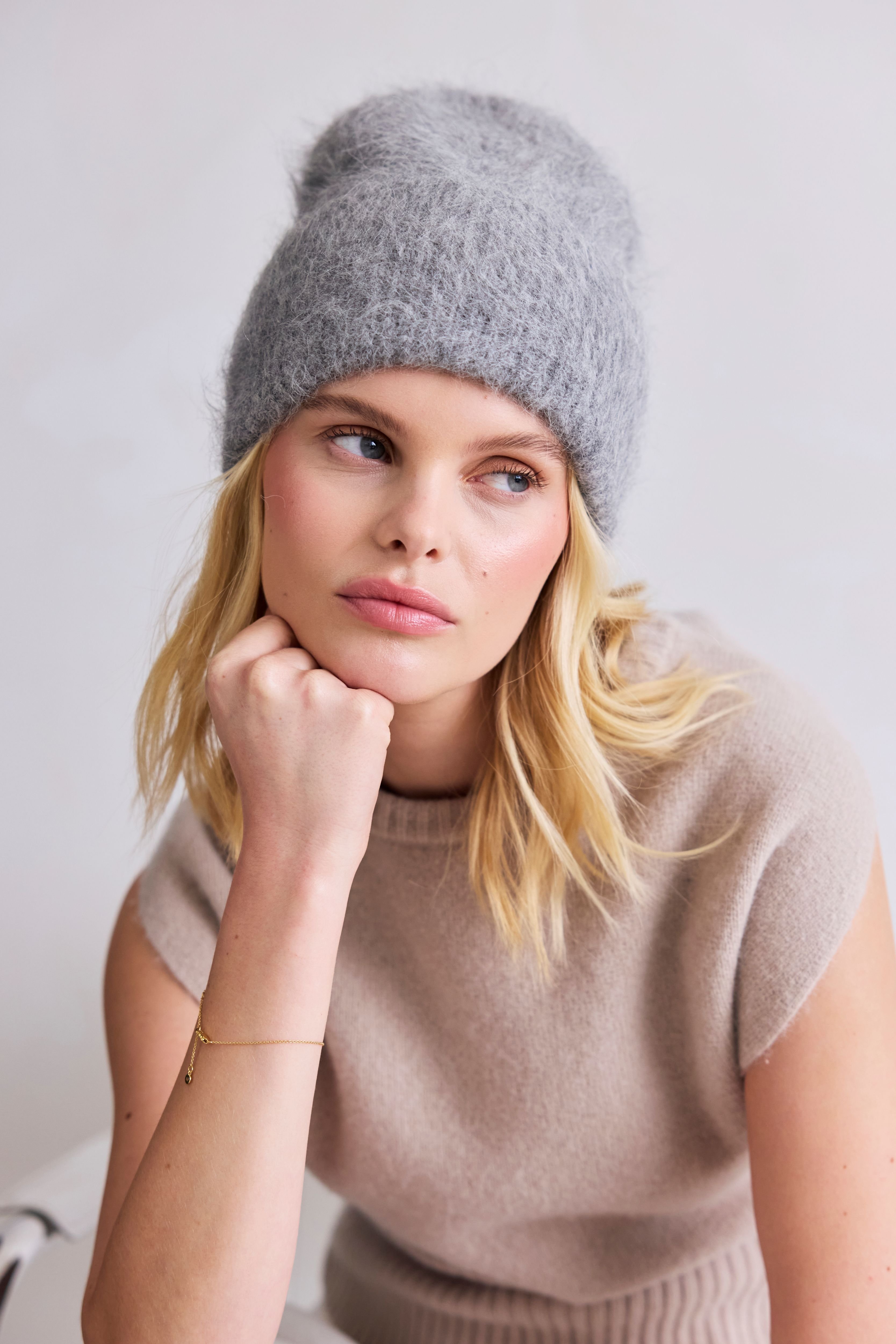 Arctic Fox & Co. Arctic Fox & Co. Women's The Alpaca Beanie in Grey - 4