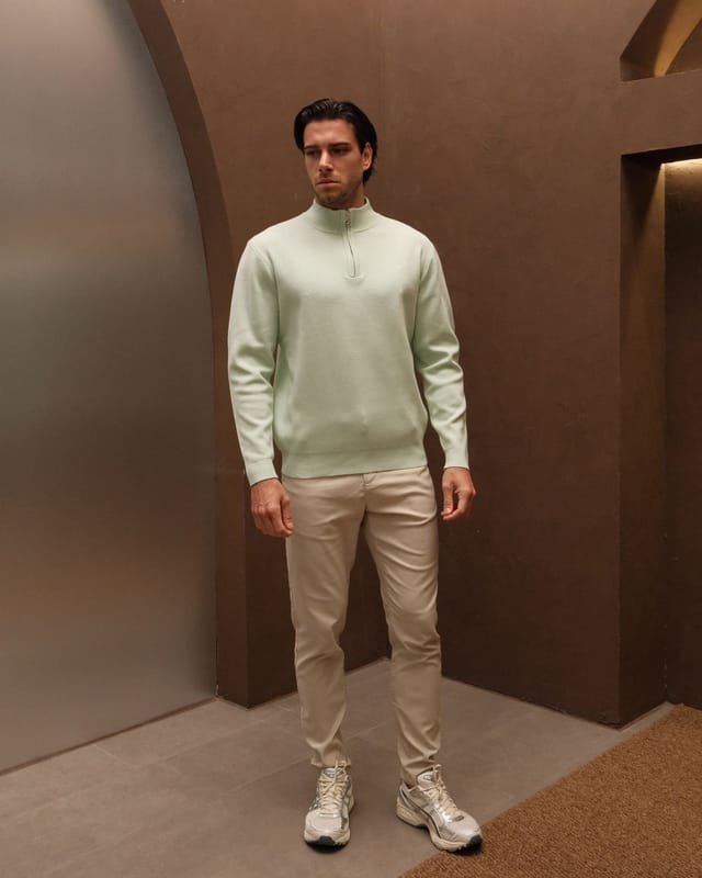 Walker & Hunt Walker & Hunt Men's Knitted Half Zip in Light Green - 3