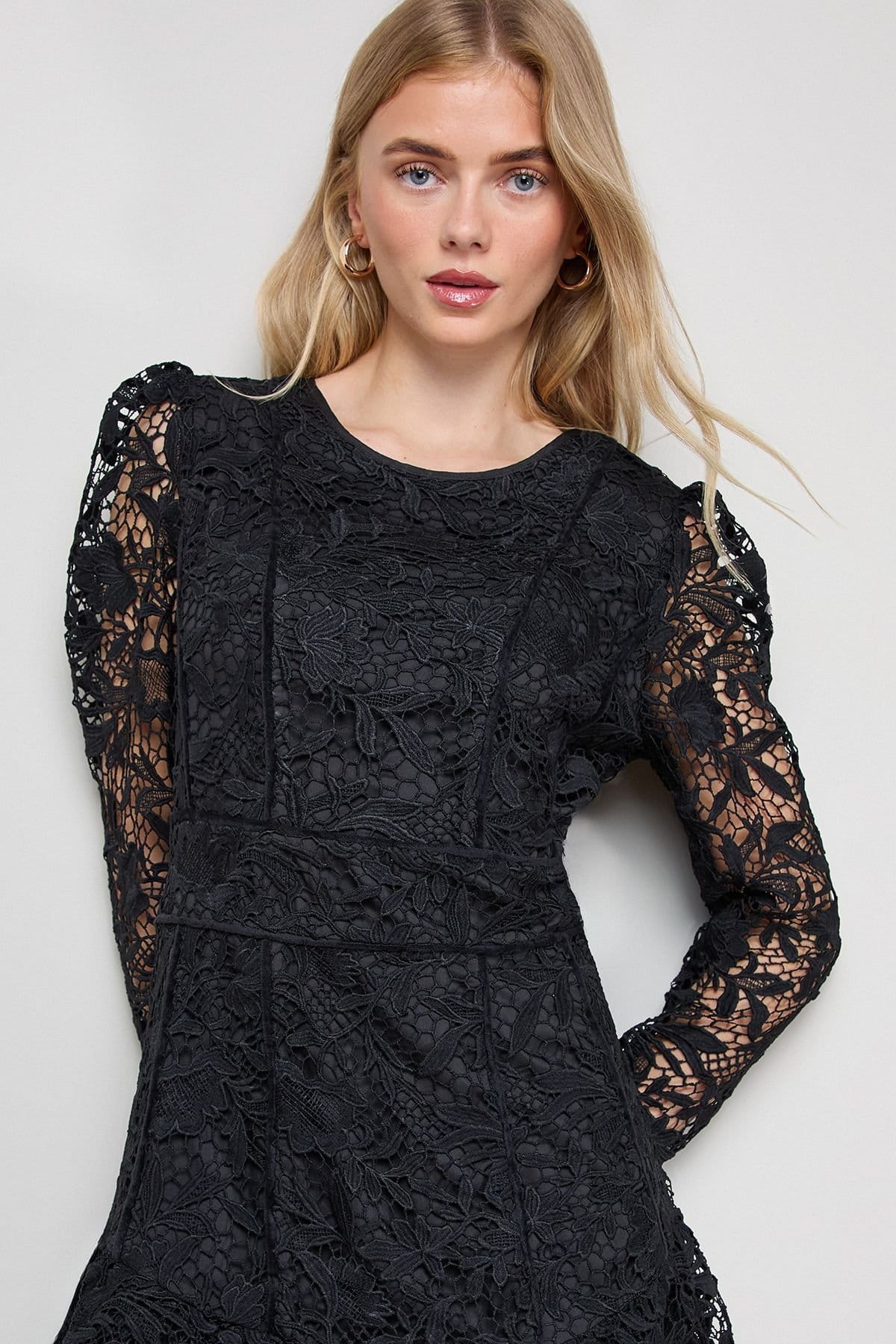 Oasis Oasis Women's Lace Trim Detail Tiered Fluted Sleeve Mini Dress in Black - 4