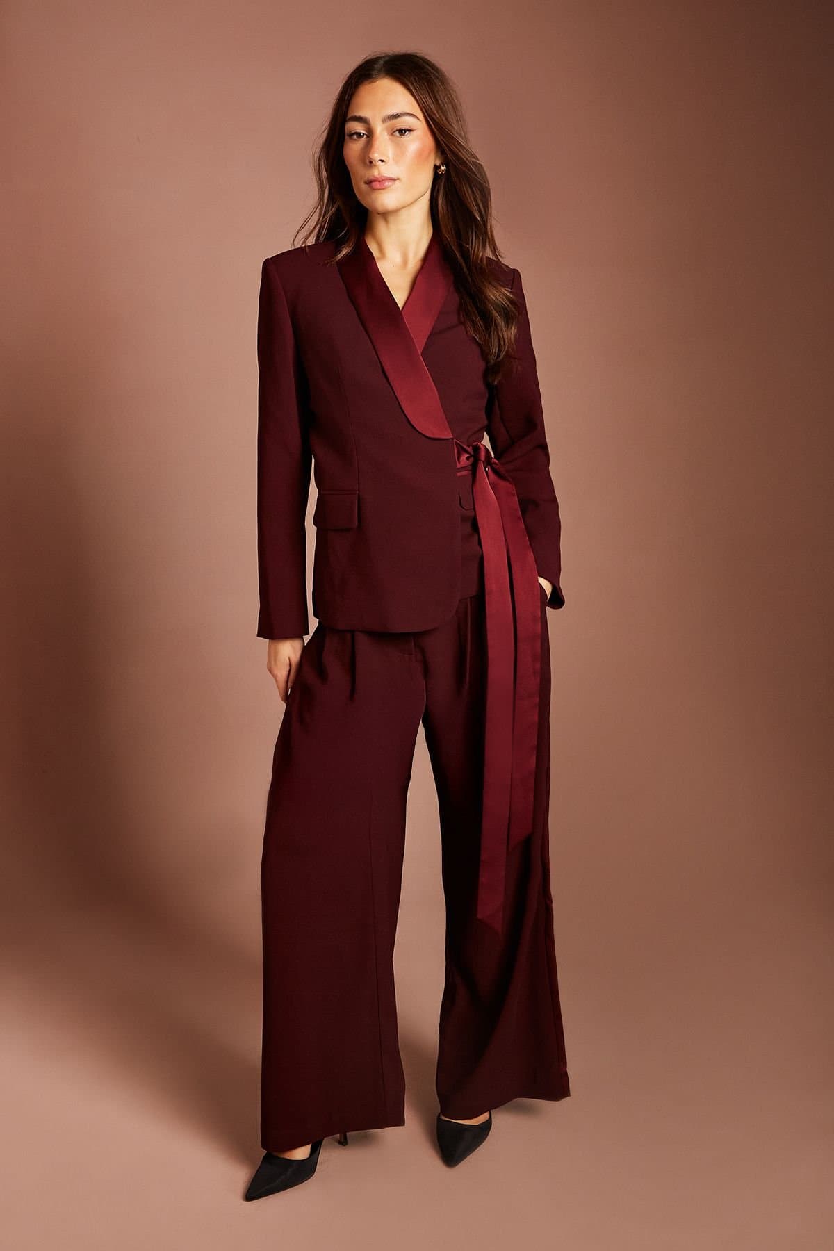 Coast Coast Women's Satin Trim Detail Trouser in Burgundy