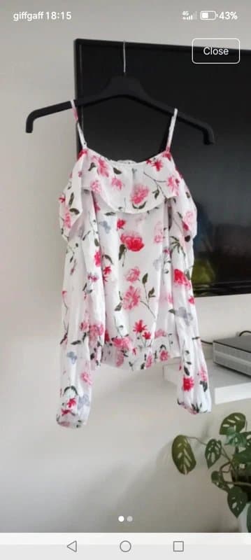 The Unbranded Brand Ladies size small white floral cold open shoulder long sleeve ruffle