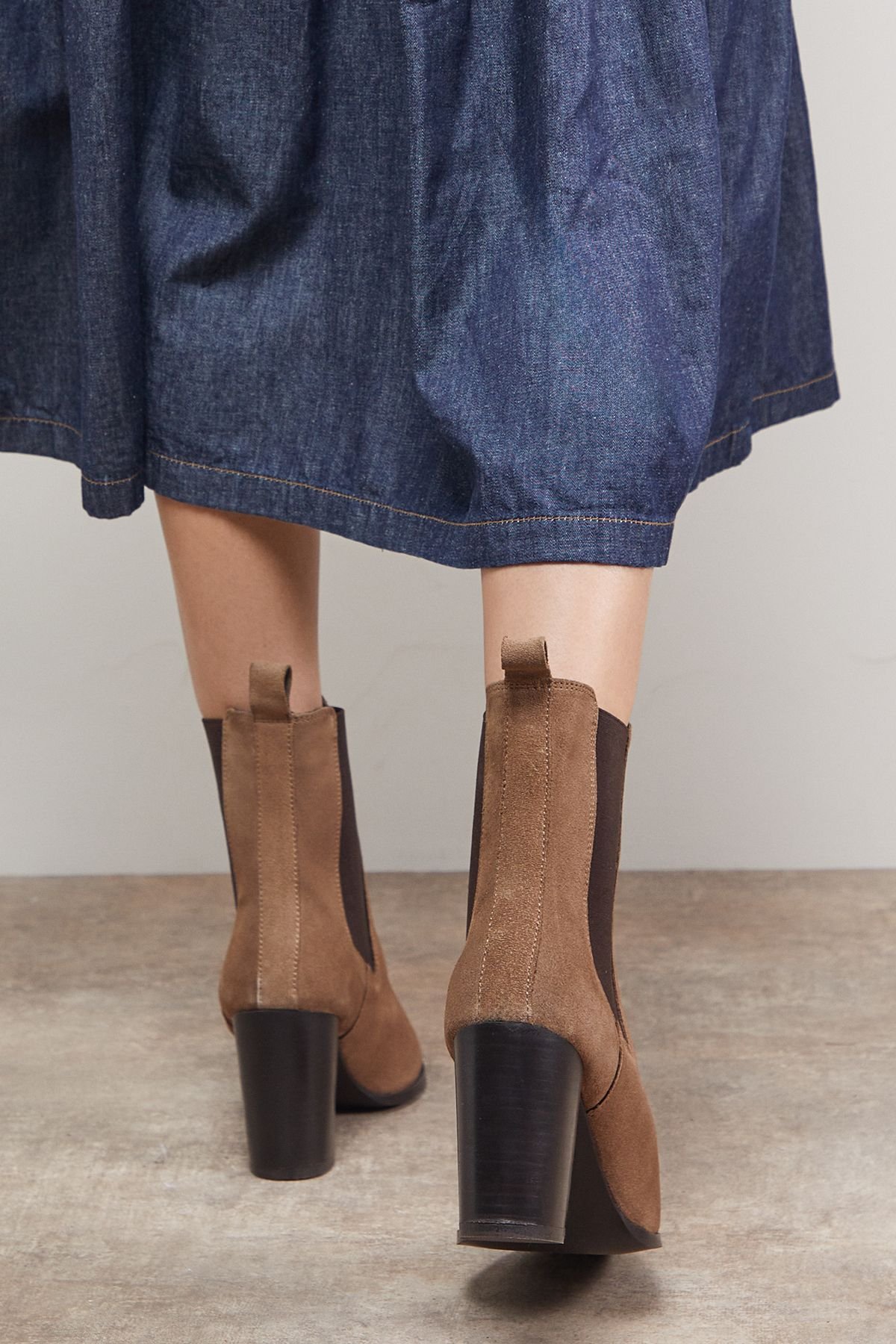 Oasis Oasis Women's Moss Suede Chelsea High Block Heel Ankle Boots in Taupe - 4