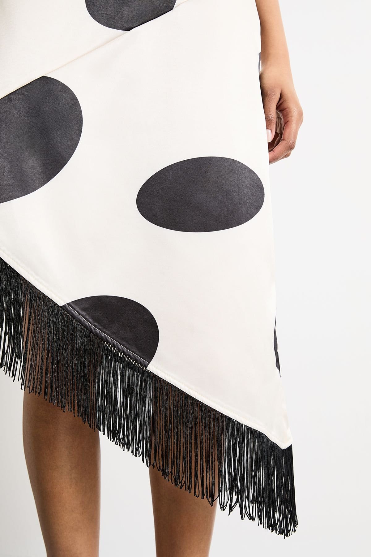 Warehouse Warehouse Women's Abstract Printed Satin Fringed Midi Skirt in Mono - 4