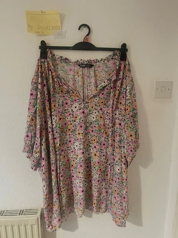 Yours Yours loose airy poncho shaped blouse size 38 40 summer holiday plus size uk pastel floral pattern