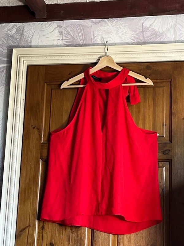New Look Red halter neck trip