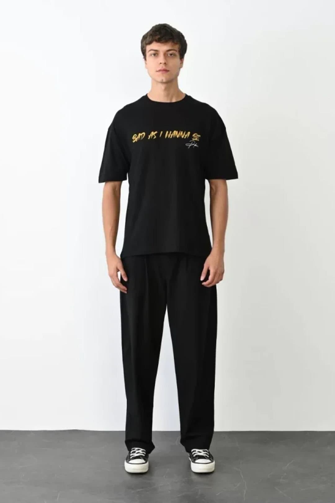 Janes Janes Men's Oversized Text Print Crew Neck T-shirt in Black