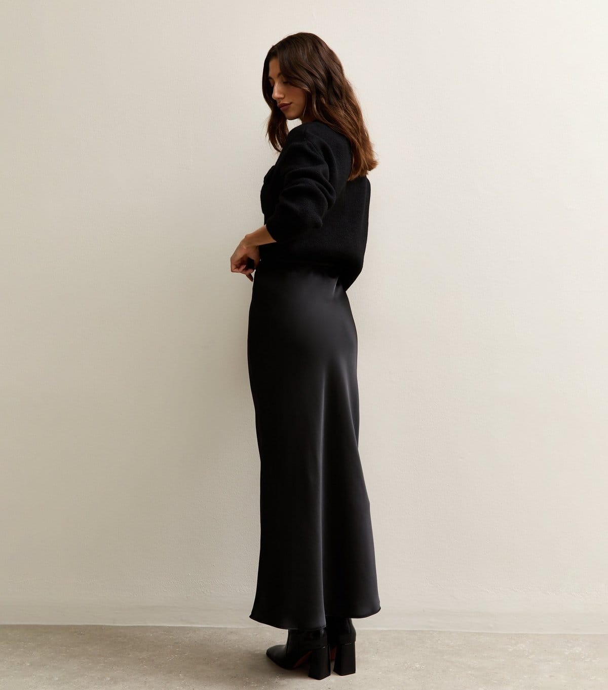 New Look Women's Tall Black Satin Midi Skirt New Look - 4