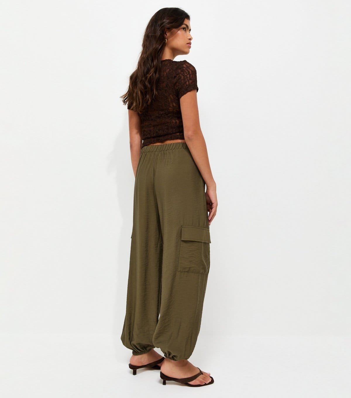 New Look Women's Dark Khaki Cargo Pocket Tapered Cuffed Trousers New Look - 4
