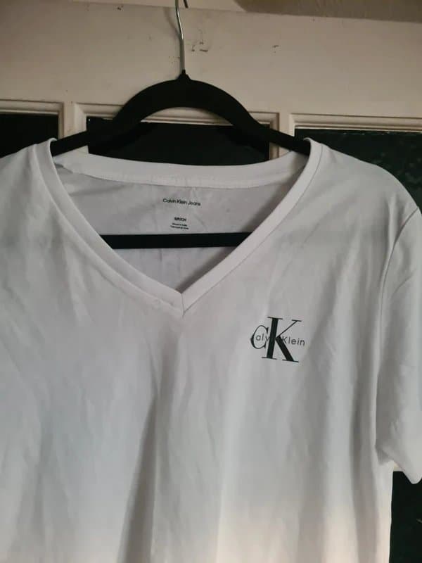 Calvin Klein NWOT Calvin Klein White v-neck  Logo T-Shirt oversized (Size S on the tag, but fit on size L)