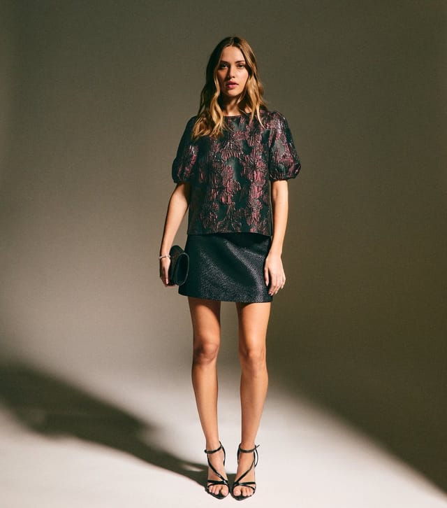 New Look Women's Dark Burgundy Floral Jacquard Short Sleeve Top New Look - 2