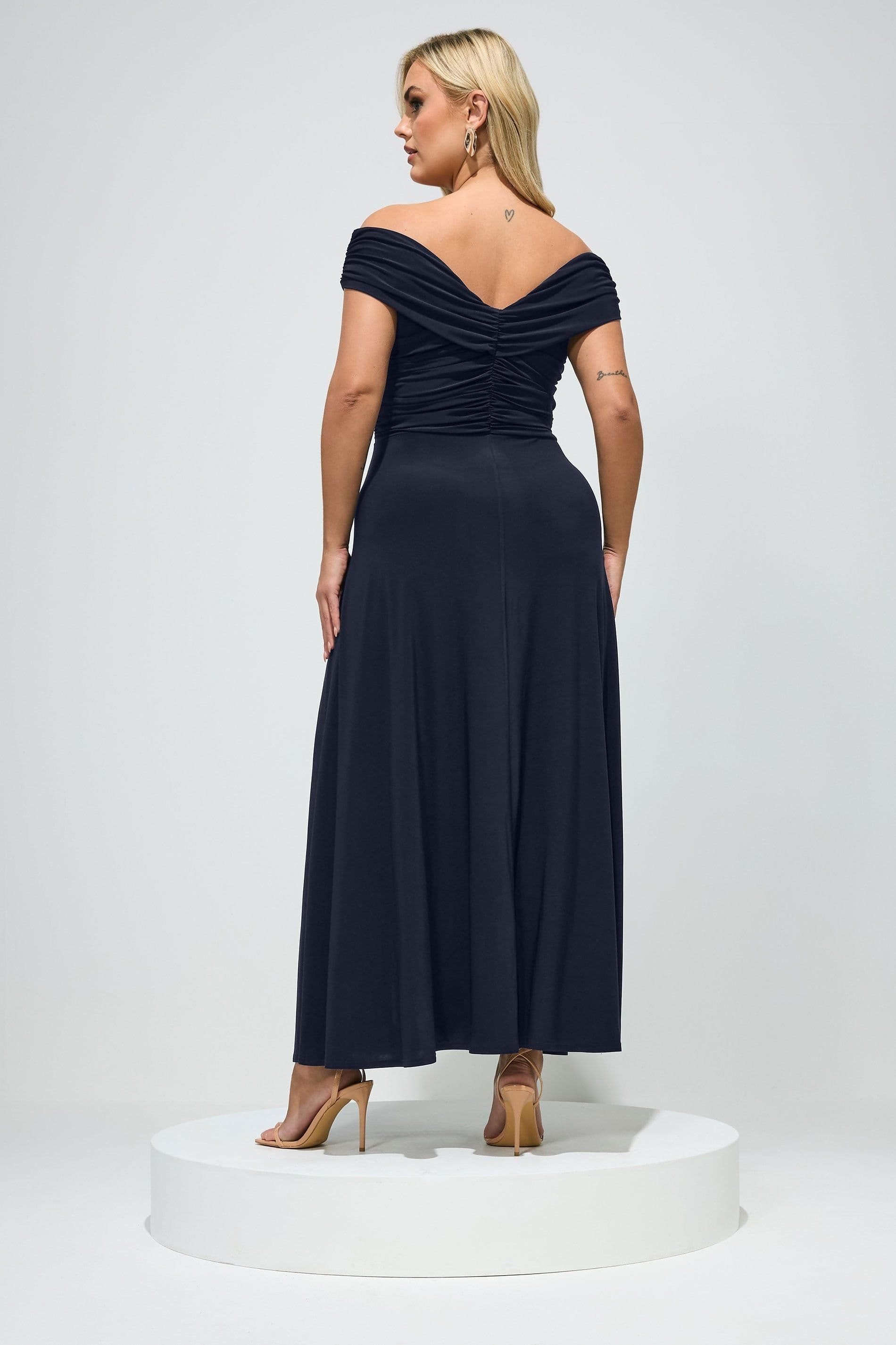 Yours Yours Women's Gathered Front Maxi Dress in Dark Navy - 4