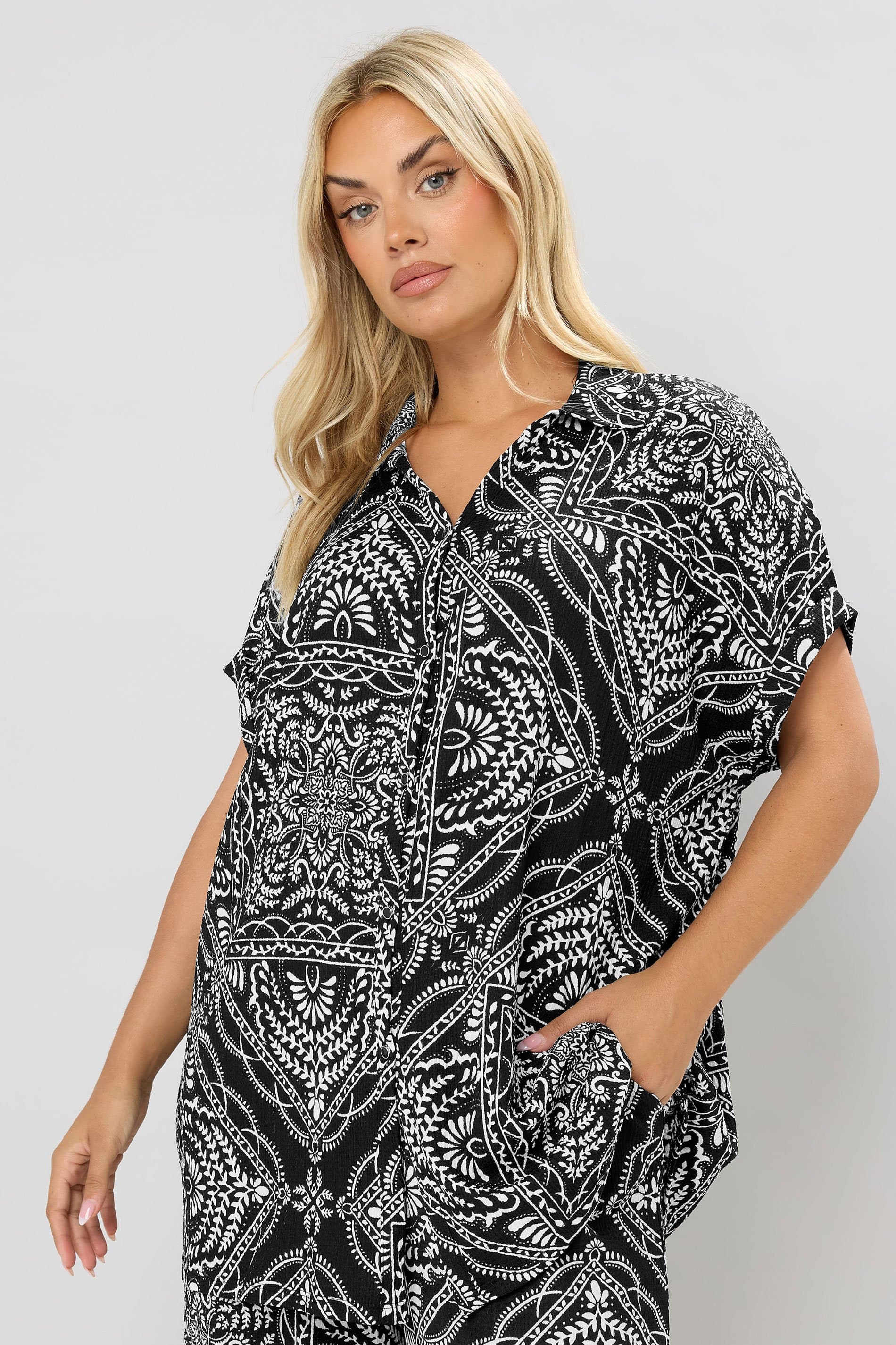 Yours Plus Size Black & White Bandana Print Textured Shirt