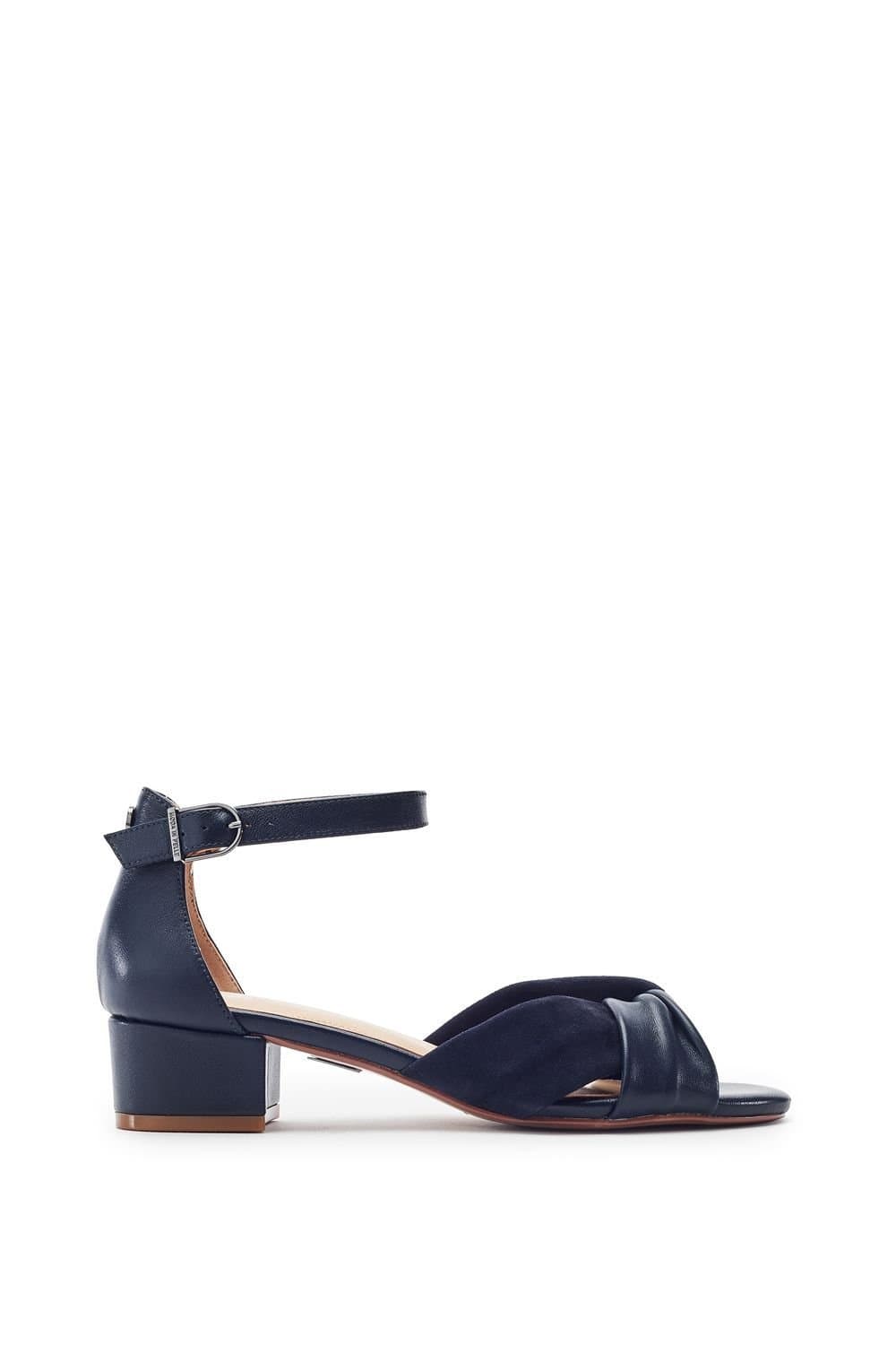 Moda In Pelle Moda In Pelle Women's 'Macadima' Leather Sandals in Navy