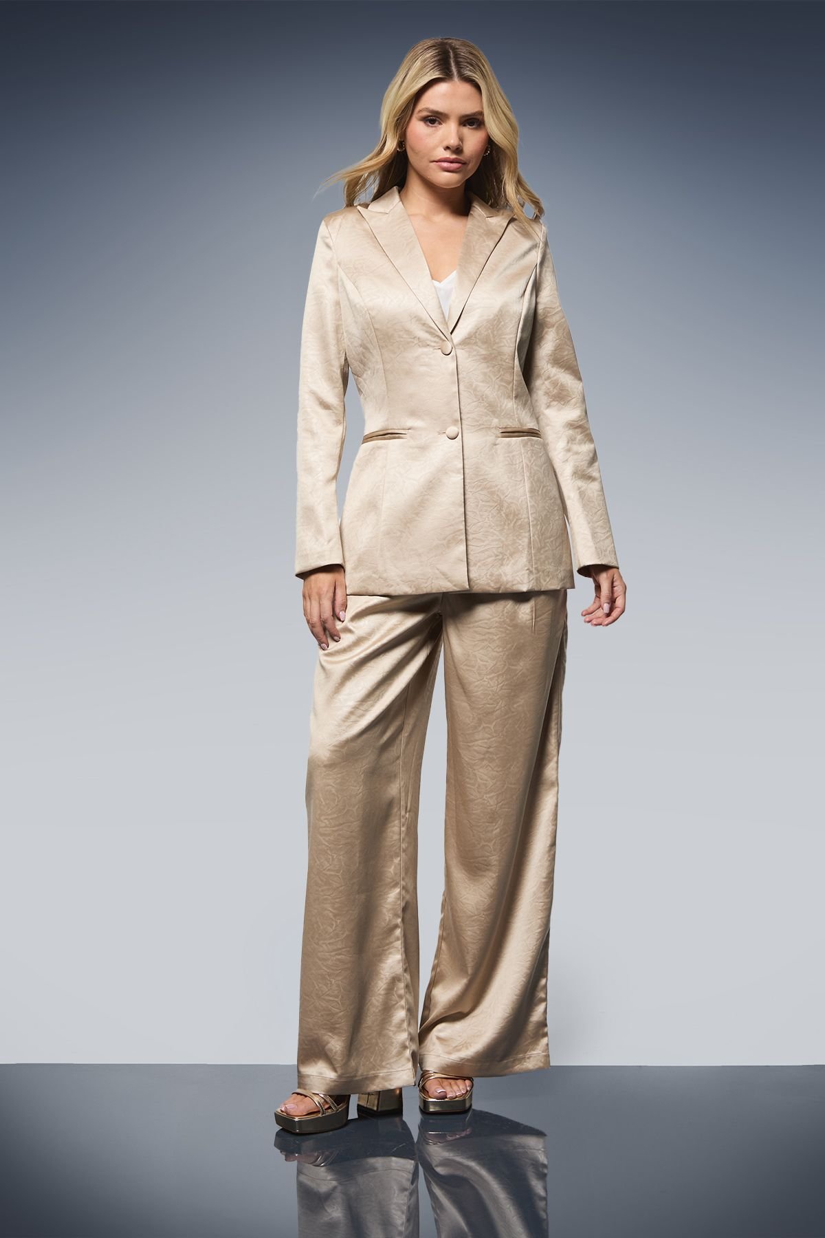 Dorothy Perkins Dorothy Perkins Women's Textured Satin Single Breasted Blazer in Champagne - 2