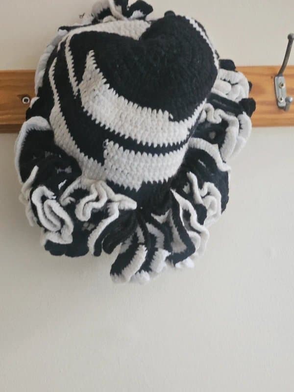 unbranded Handmade Crochet Ruffle Hat Black & White Zebra Stripe Boho Streetwear Bucket Hat