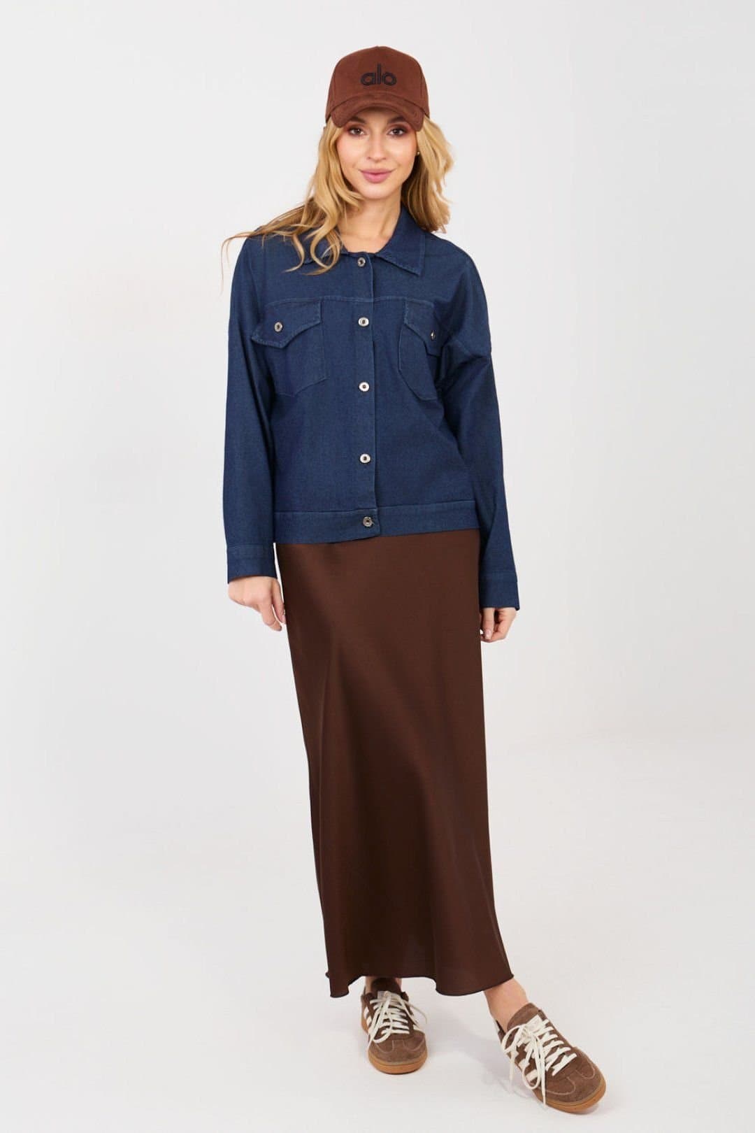 Love Lace Love Lace Women's Classic Button Denim Jacket for Everyday Wear in Blue