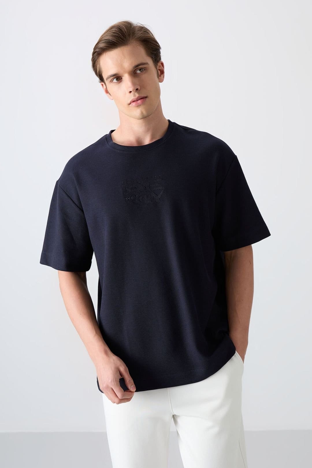 Tommy Life Tommy Life Men's Oversized Logo Embroidered Cotton-Blend T-Shirt in Navy - 1