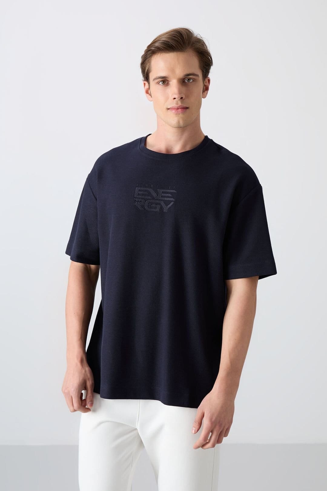 Tommy Life Tommy Life Men's Oversized Logo Embroidered Cotton-Blend T-Shirt in Navy - 4