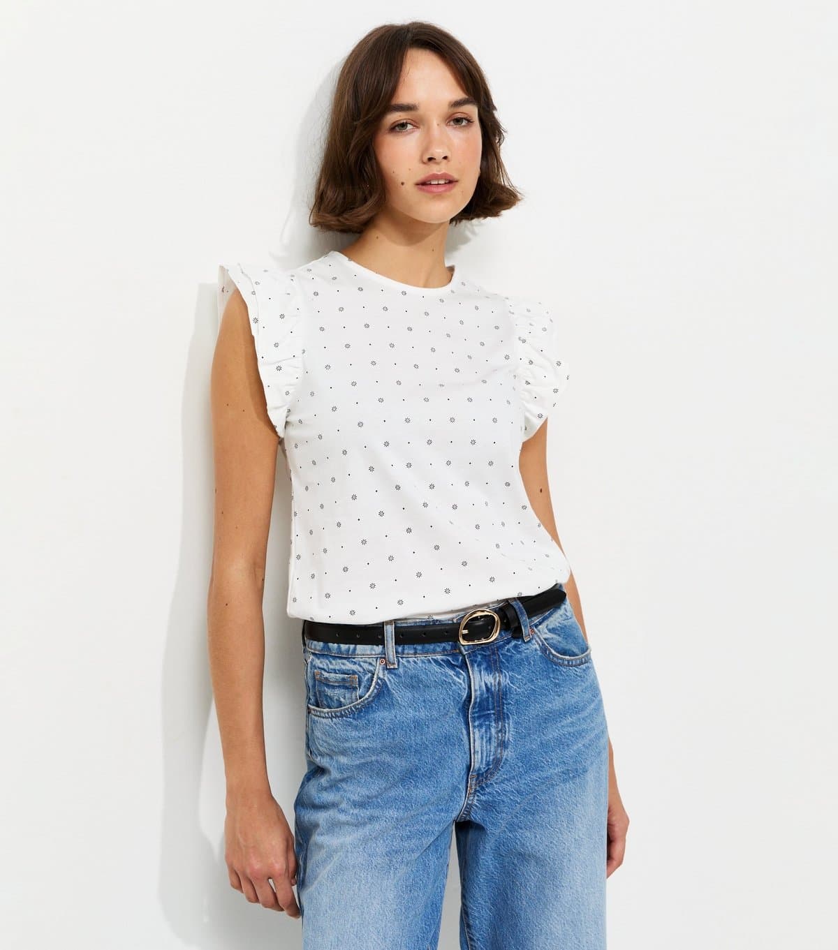 New Look Women's White Cotton Daisy Print Ruffled Sleeve T-Shirt New Look