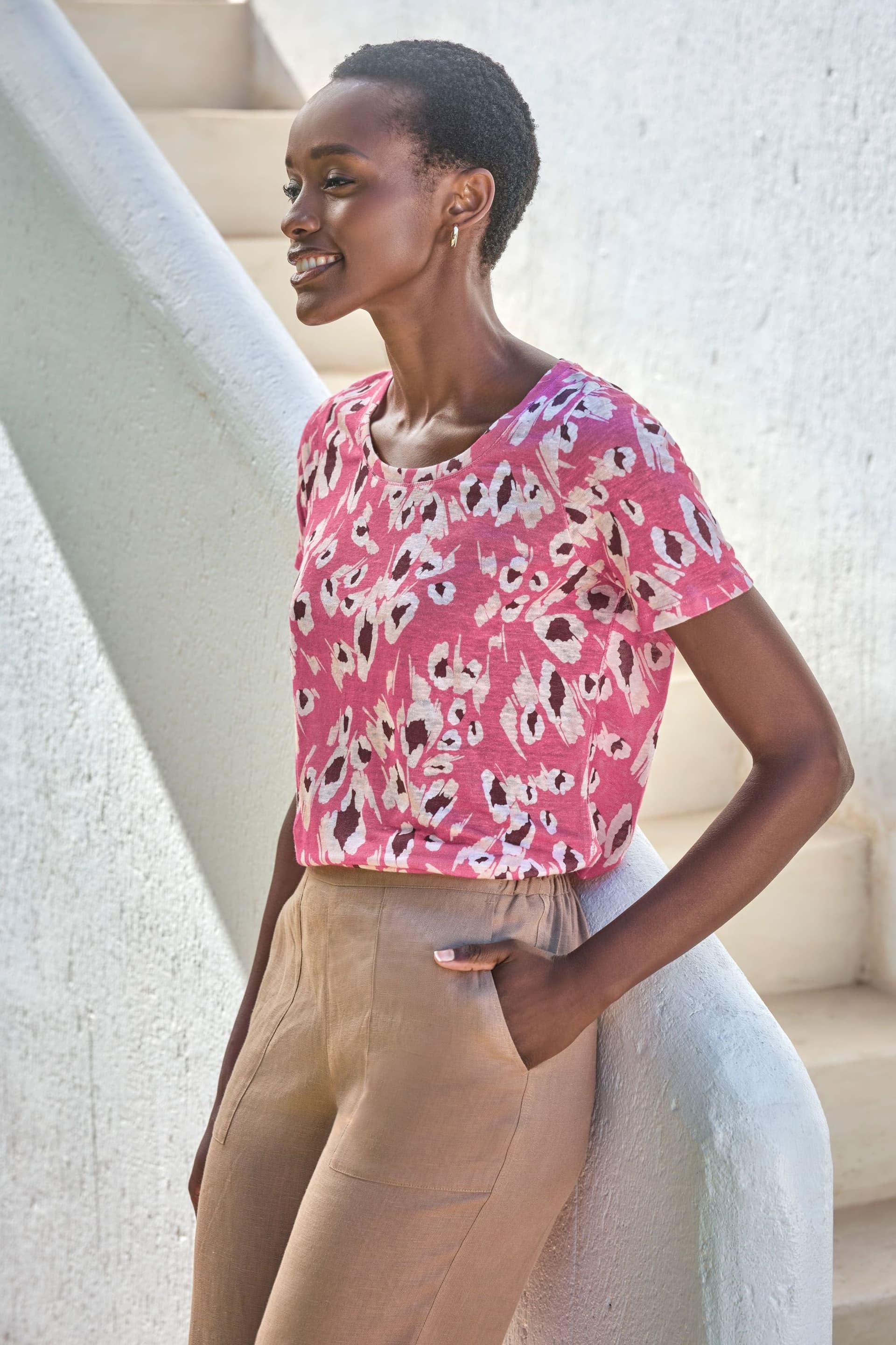 Pure Collection Pure Collection Women's Linen Round Neck Short Sleeve T-Shirt in Pink