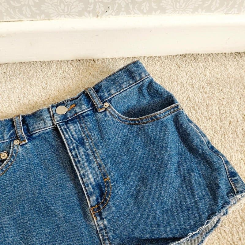 ASOS Asos frey hem denim hot pants shorts size 6 worn once