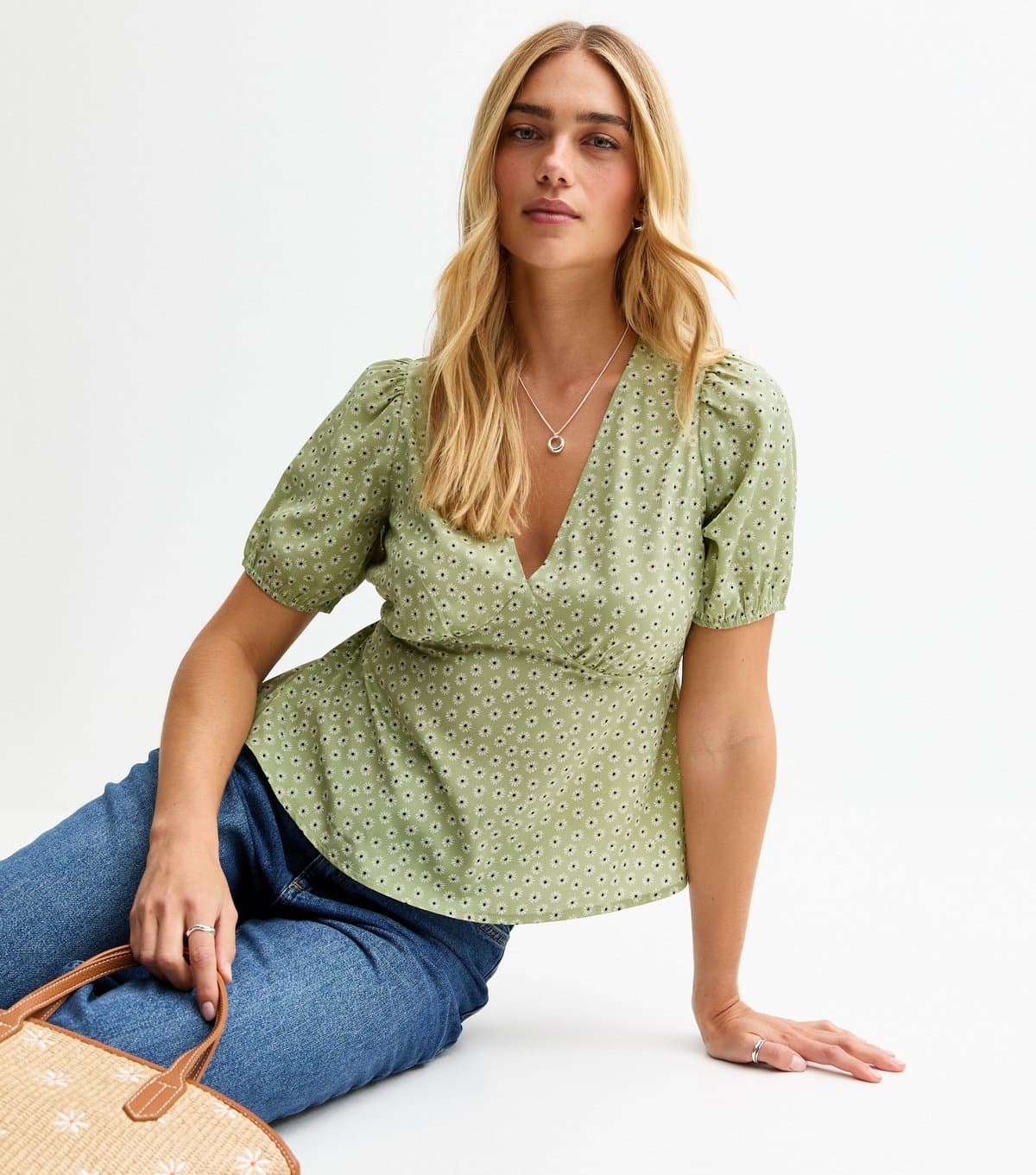 New Look Women's Green Daisy Print Crepe Blouse New Look