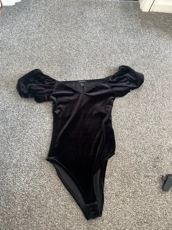 New Look Black off the shoulder velvet bodysuit
