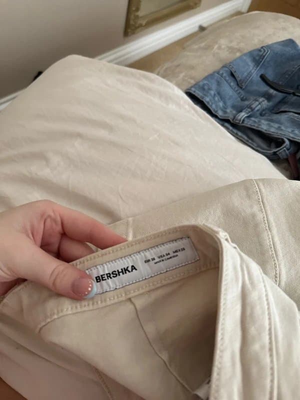 Bershka Bershka beige straight leg jeans with gold button