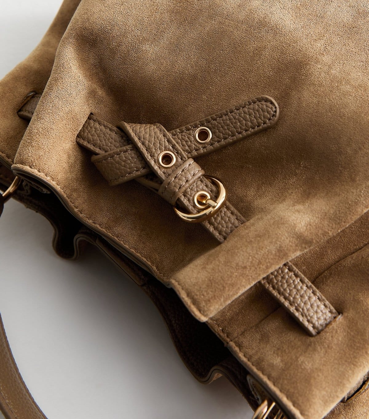New Look Camel Faux Suede Belted Bucket Bag New Look - 4